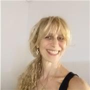 Maestra de hebreo y del área oficial imparte clases de apoyo